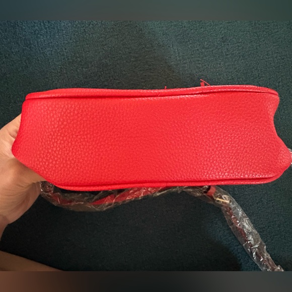 NWOT Inspired Fashion Red Crossbody Bag - Picture 6 of 10